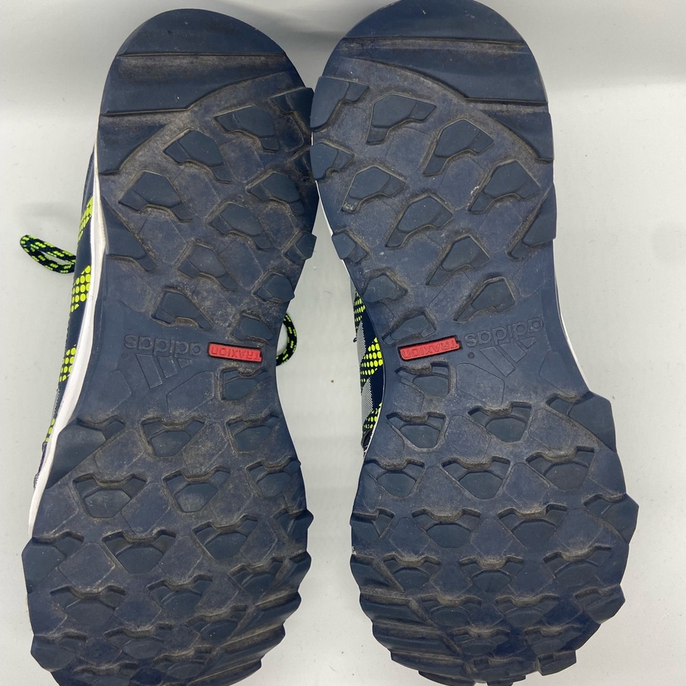 Men’s 7.5 Adidas hiking tennis shoes. - Picture 3 of 4